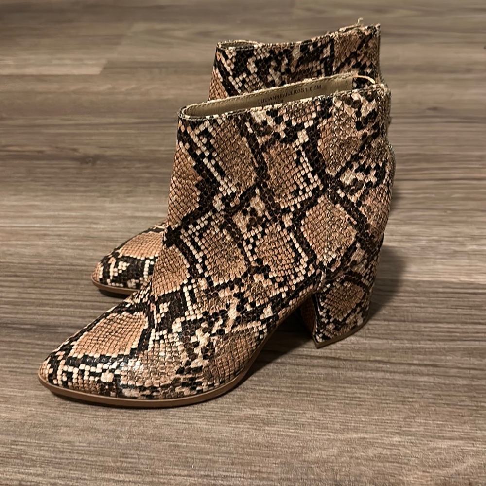 Steve Madden snakeskin pointed booties